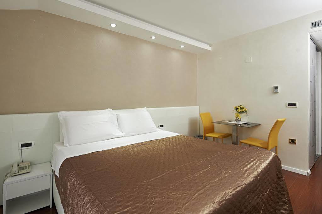 Hotel Tomi Порторож Экстерьер фото